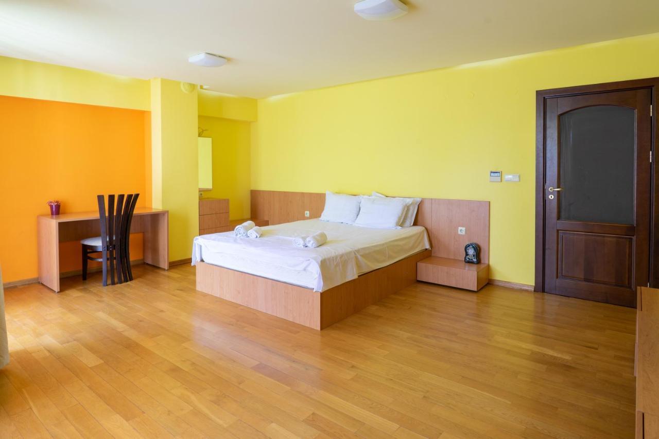 Central Flat With Monster Living Room Варна Экстерьер фото